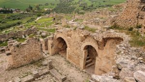 チュニジアのドゥッガ遺跡で住居跡を見学8