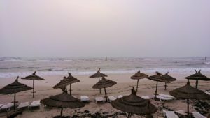 チュニジア：スースのホテルの砂浜で朝日を・・・6