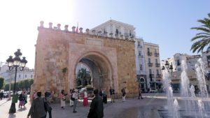 チュニジア：チュニスのメディナの入口にて6