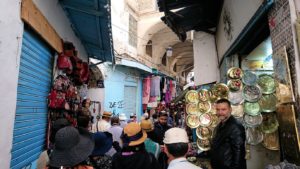 チュニジア：チュニスのメディナに入っていく2