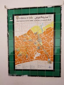 チュニジア：チュニスのメディナのメイン通りを進みながらグランドモスクに9