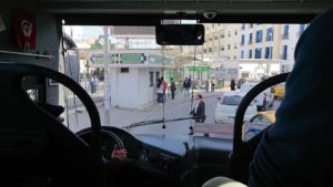 チュニジア：チュニスからイシュケウル国立公園へバスで移動する1