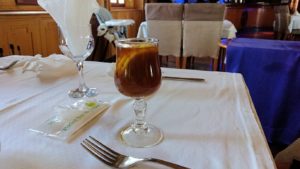 チュニジア：ビゼルトの街の船型レストランの食事は？1