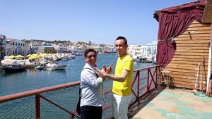 チュニジア：ビゼルトの街の船型レストランの食事を食べて記念撮影を9