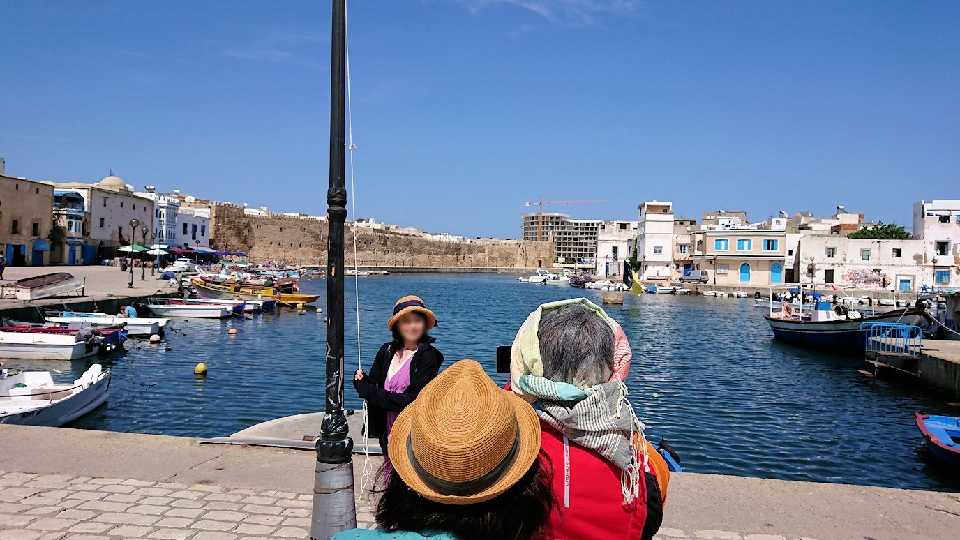 チュニジア：ビゼルトの街で旧港付近を回る