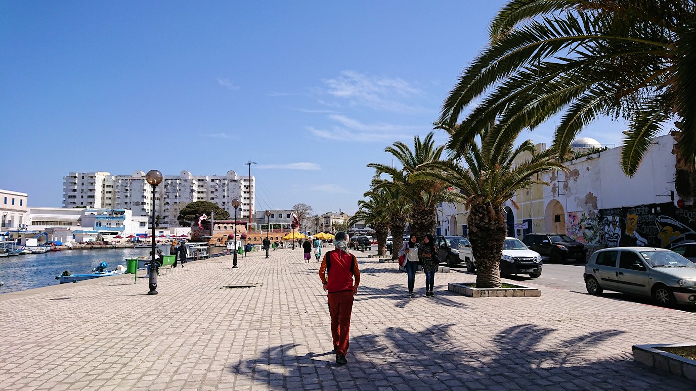 チュニジア：ビゼルトの街で旧港付近を回る2