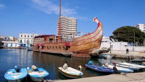 チュニジア：ビゼルトの街で旧港付近を回る4