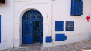 チュニジア：シディ・ブ・サイドの中心へ足を踏み入れる5