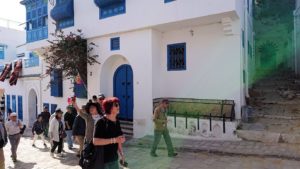 チュニジア：シディ・ブ・サイドの中心へ足を踏み入れる7