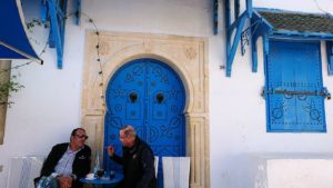 チュニジア：シディ・ブ・サイドの中心へ足を踏み入れる4