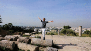 チュニジア：カルタゴ遺跡のビュルサの丘の中に進んで行く4