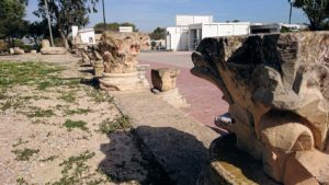 チュニジア：カルタゴ遺跡のビュルサの丘の中に進んで行く5
