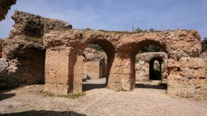 チュニジア：カルタゴ遺跡のアントニヌスの共同浴場内を散策