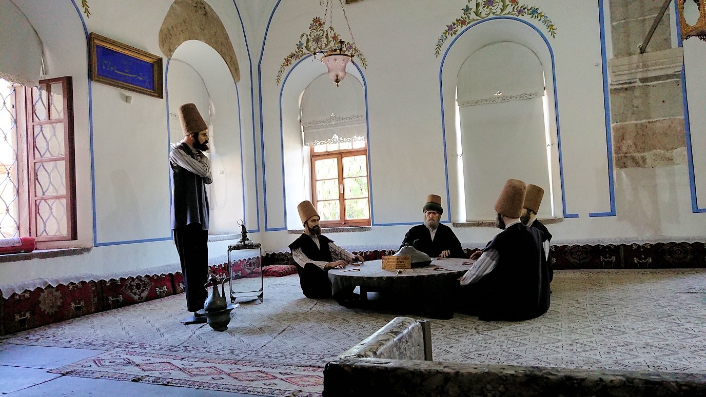 メヴラーナ博物館でイスラム神秘主義のメヴレヴィー教団をお勉強 トルコ旅行記37