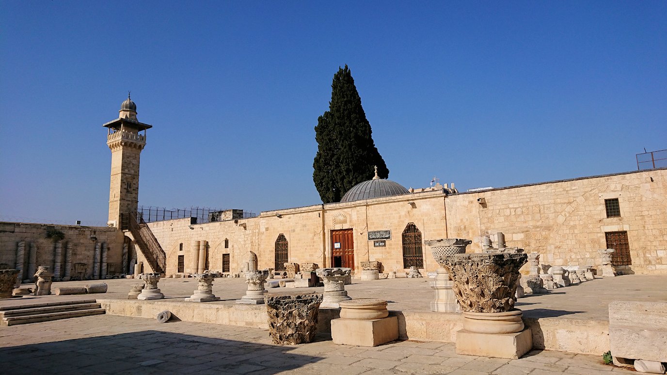 エルサレムの丘でイスラム教3番目の聖地 岩のドーム の前に立つ イスラエル ヨルダン旅行記36