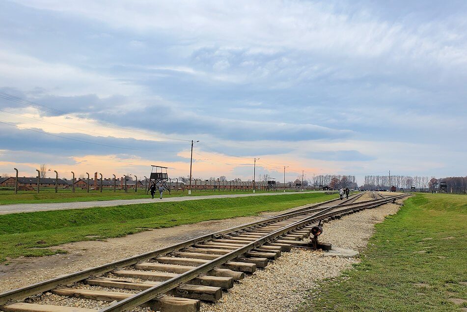 鉄道引き込み線が印象的なビルケナウ収容所編 ポーランド旅行記 37