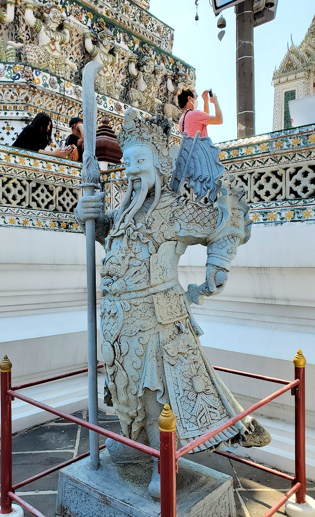 バンコク市内にあるワット・アルン寺院にあった像