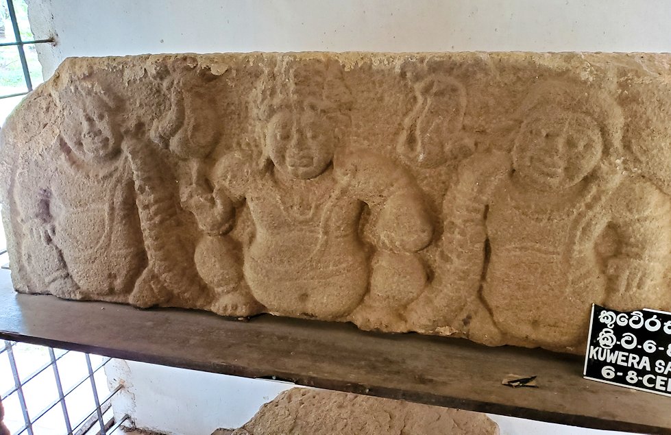 アヌラーダプラのイスルムニヤ精舎にある博物館に展示されている彫刻