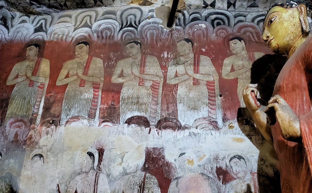 ダンブッラ寺院にある洞窟にある仏像がある部屋に描かれているフレスコ画