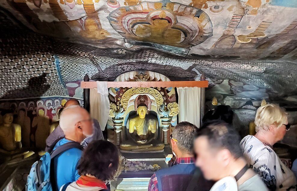 ダンブッラ寺院の第四洞窟寺院の様子