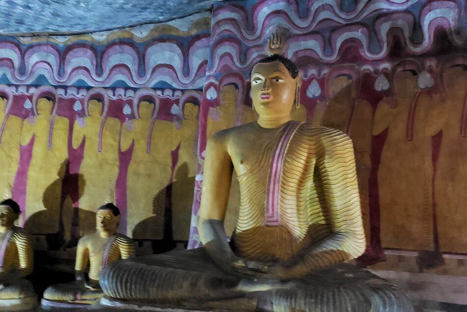 ダンブッラ寺院の第四洞窟寺院内にある仏像-2