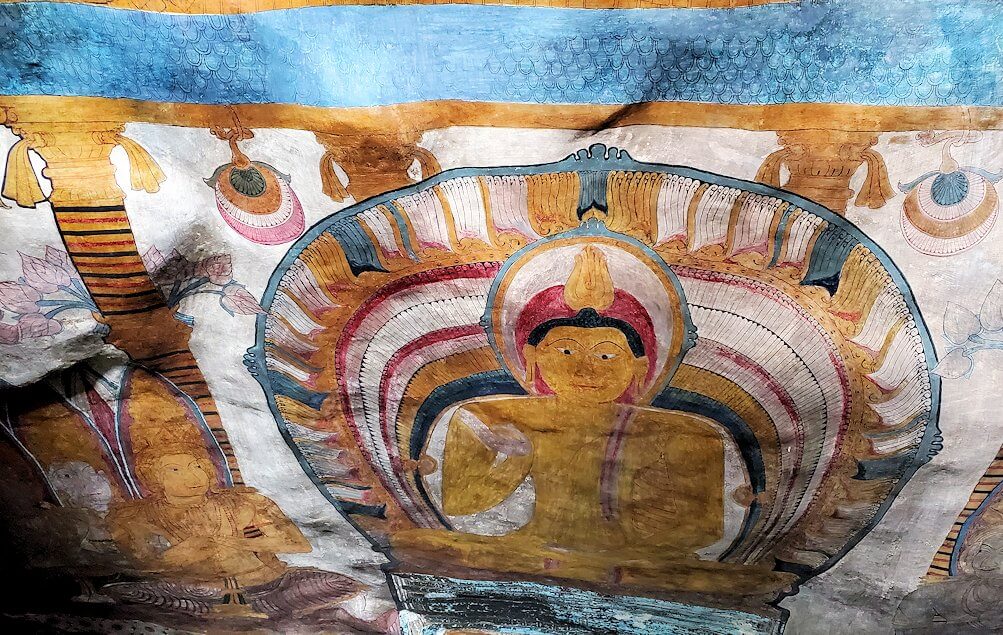 ダンブッラ寺院の第四洞窟寺院内の天井に描かれているフレスコ画-2