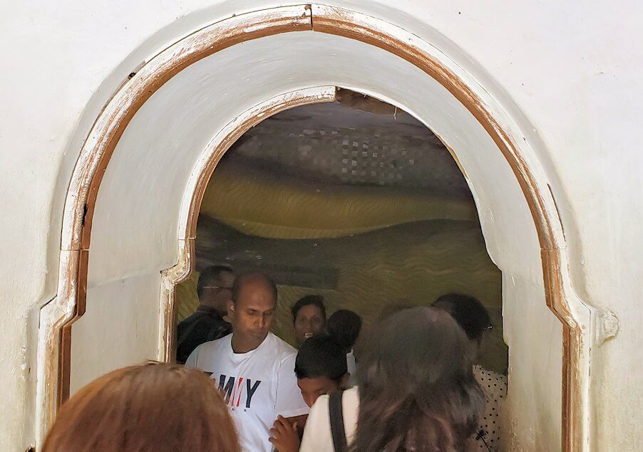 ダンブッラ寺院の第五洞窟寺院内の入口
