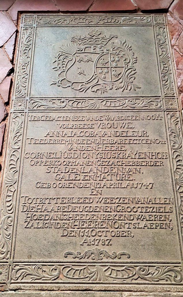 スリランカ：ゴールの旧市街地にあるオランダ教会の床にある墓石-4
