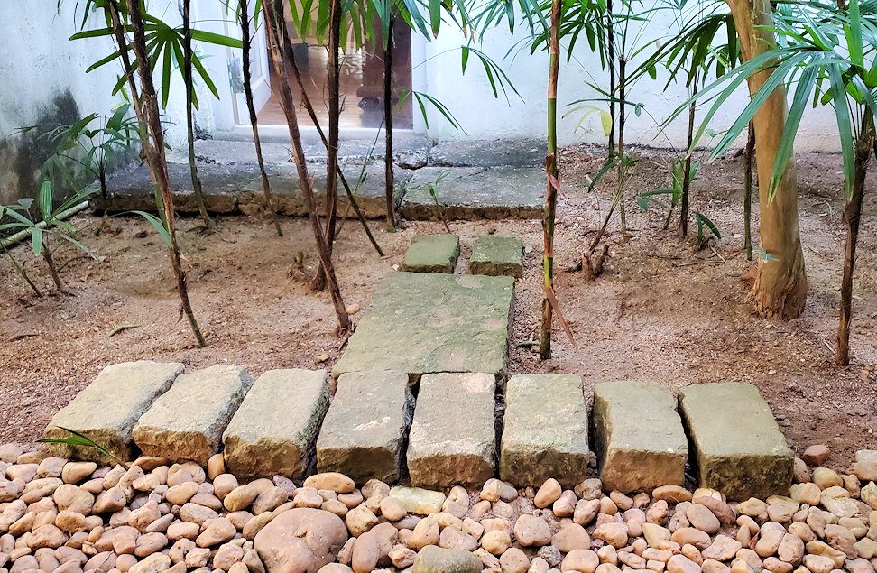 ジェフリー・バワの自宅跡にあった、中庭のような”トロピカル・モダニズム”の空間