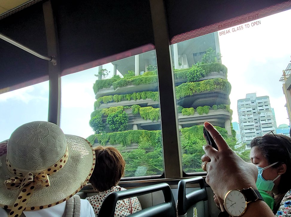 シンガポール市内を観光するバスからの景色-3