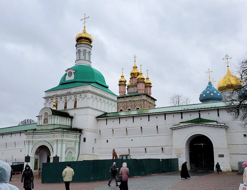 トロイツェ・セルギエフ大修道院群の入口
