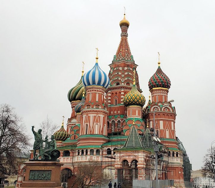 モスクワ市内中心部にある赤の広場の一角にある、聖ワシリー寺院
