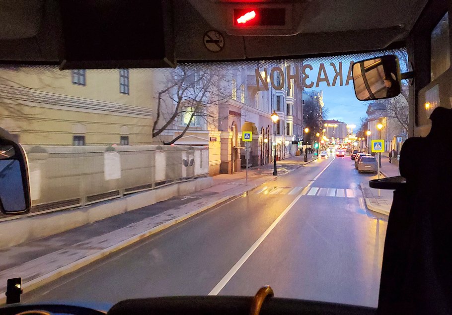 モスクワ市内を走るバスから見える、夕暮れの景色