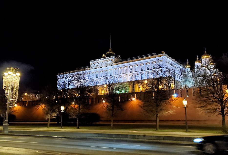夜のモスクワ川沿いを歩いて、見えたクレムリンの景色3