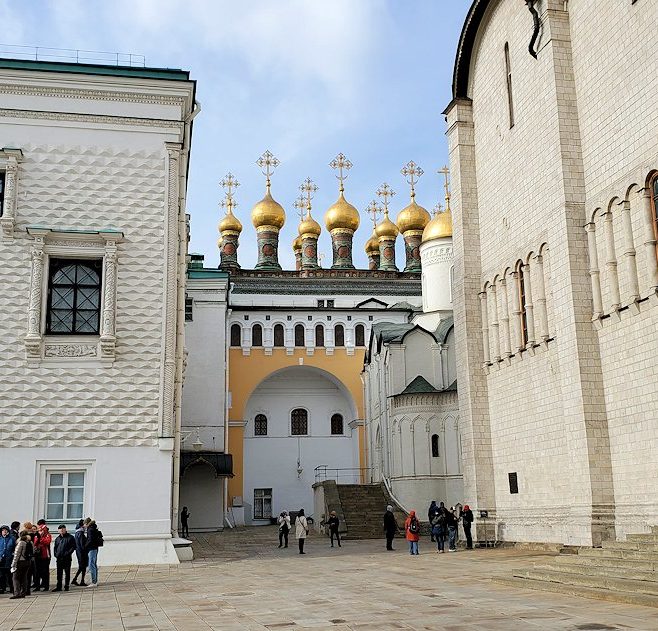 モスクワのクレムリン内にあるヴェルホスパッスキー聖堂