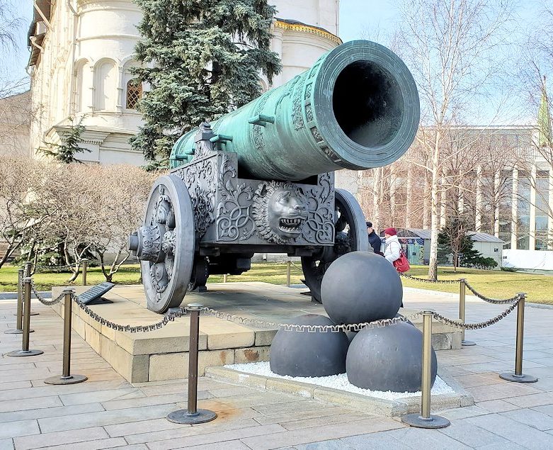 モスクワのクレムリン内にあった「大砲の皇帝(ツァーリ・プーシュカ)」-2
