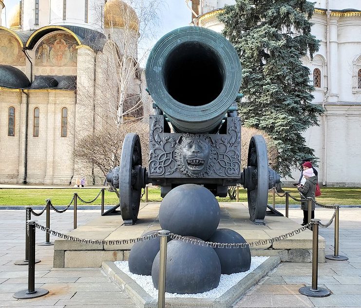モスクワのクレムリン内にあった「大砲の皇帝(ツァーリ・プーシュカ)」-3