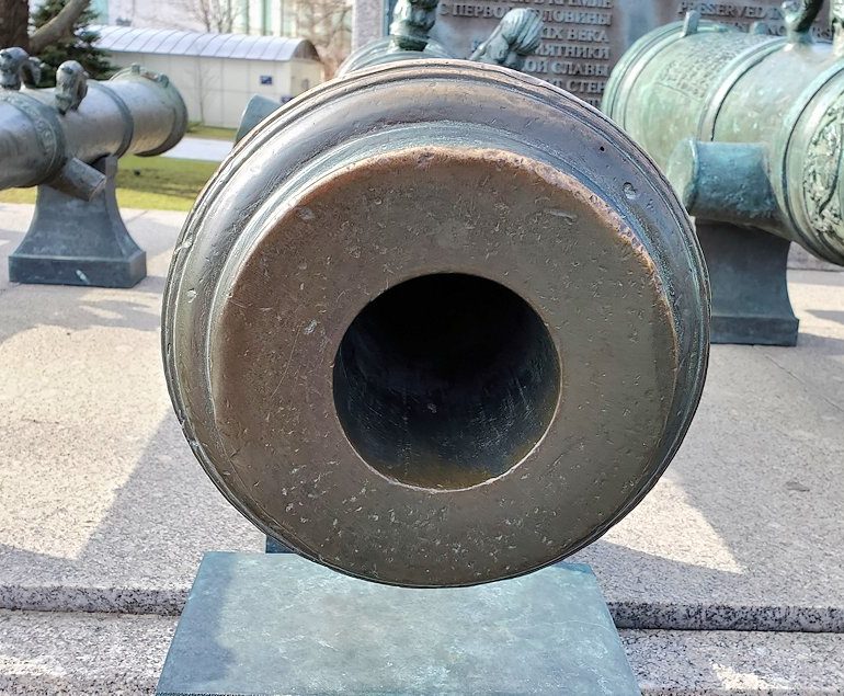 クレムリン内にあった、昔使われた大砲の砲身