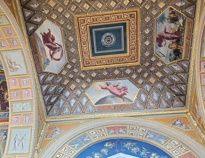 エルミタージュ美術館にある「ラファエロの回廊」の天井