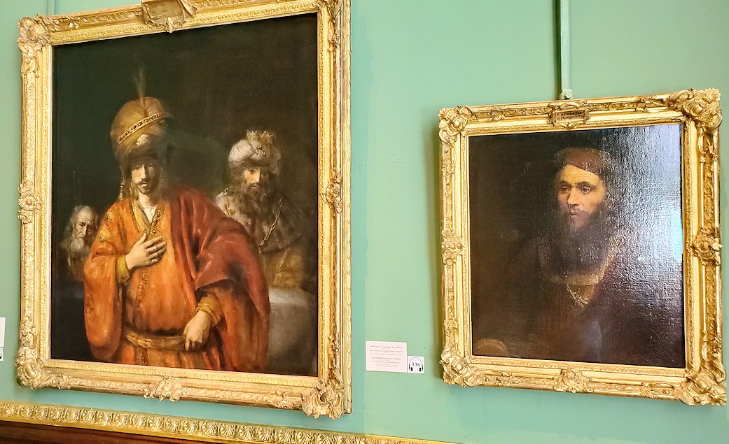左：『運命を悟るハマン』 (Haman Recognizes His Fate(David and Uriah)) by レンブラント・ファン・レイン(Rembrandt van Rijn) 右：『男の肖像』 (Portrait of a Man) by レンブラント・ファン・レイン(Rembrandt van Rijn)
