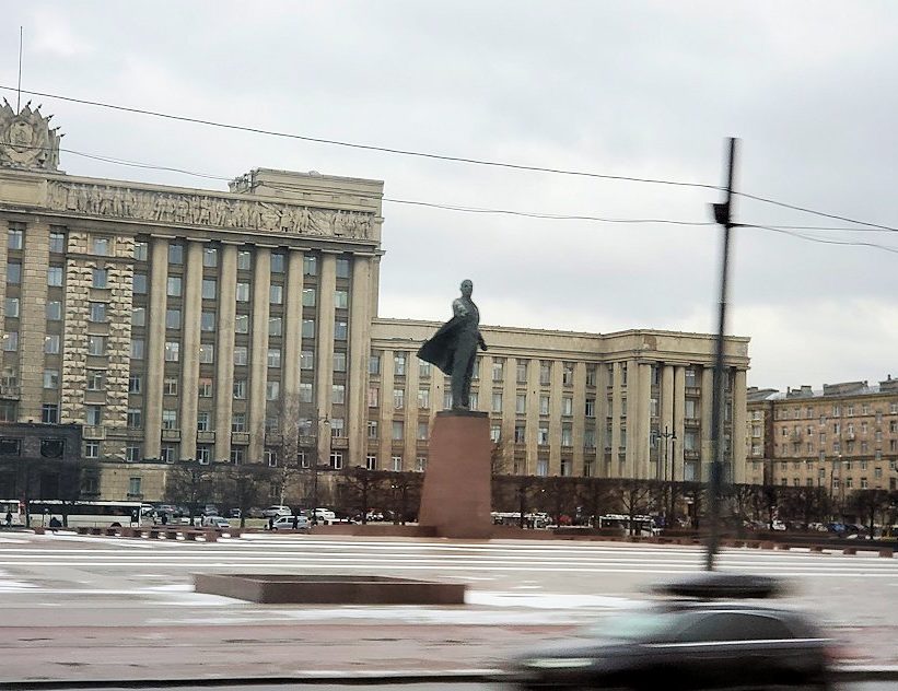 サンクトペテルブルク市内にあるレーニン像