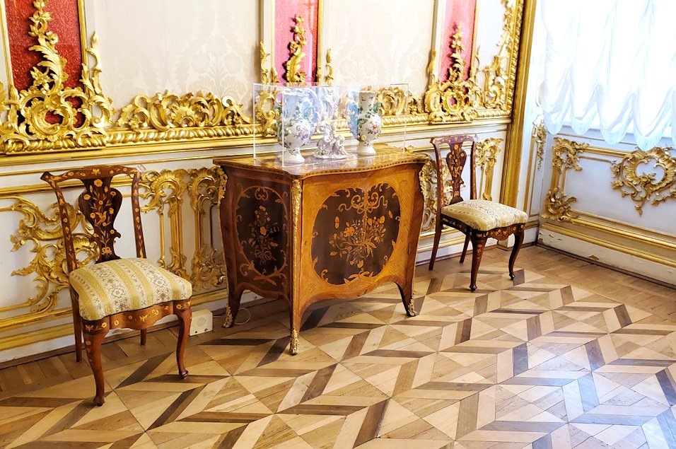 エカテリーナ宮殿内に置かれている、豪華な部屋の内装や装飾品-1