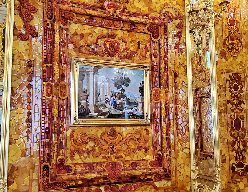 エカテリーナ宮殿で最も豪華な「琥珀の間」の内装-2