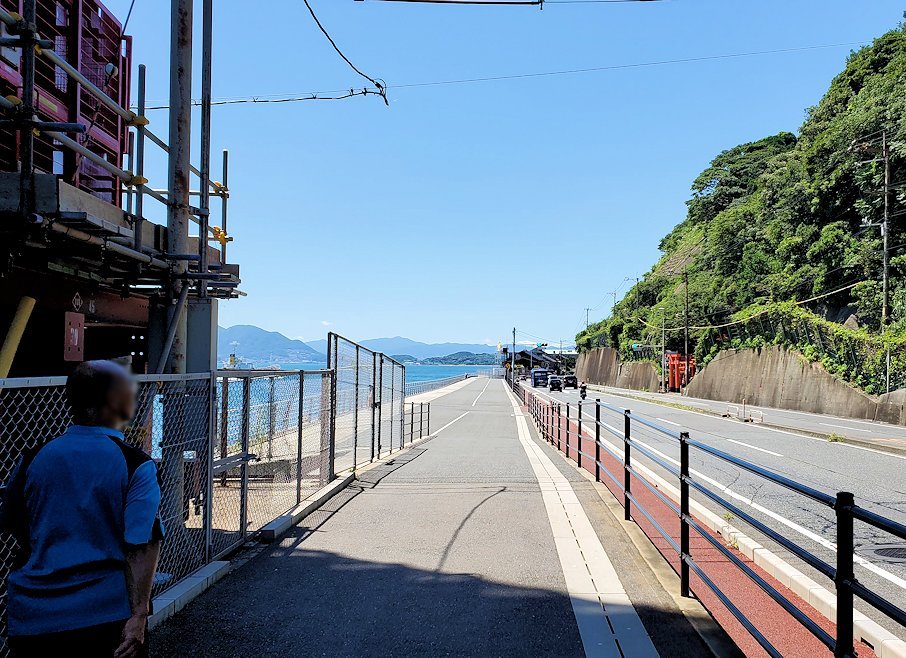 関門海峡の下関側から関門橋や九州側を眺めながら歩く-2