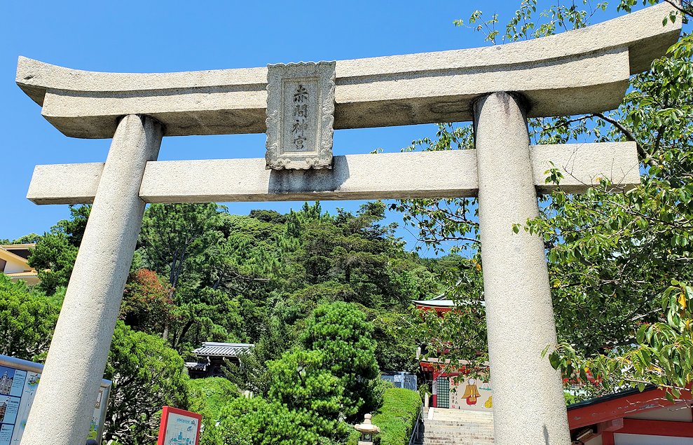 関門海峡の下関側にある地域は壇ノ浦町にある、プレージ壇ノ浦にある赤間神宮の鳥居