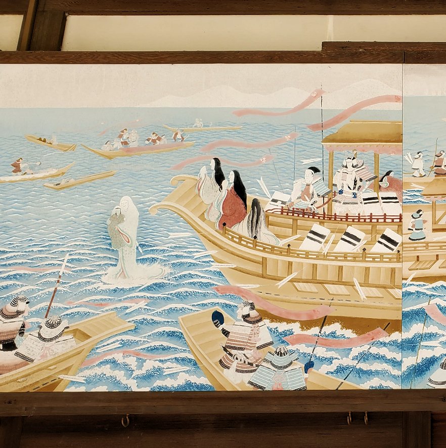 関門海峡の下関側にある地域は壇ノ浦町にある、プレージ壇ノ浦にある赤間神宮には壇ノ浦の戦いで投身する様子を描いた絵が飾られている-1