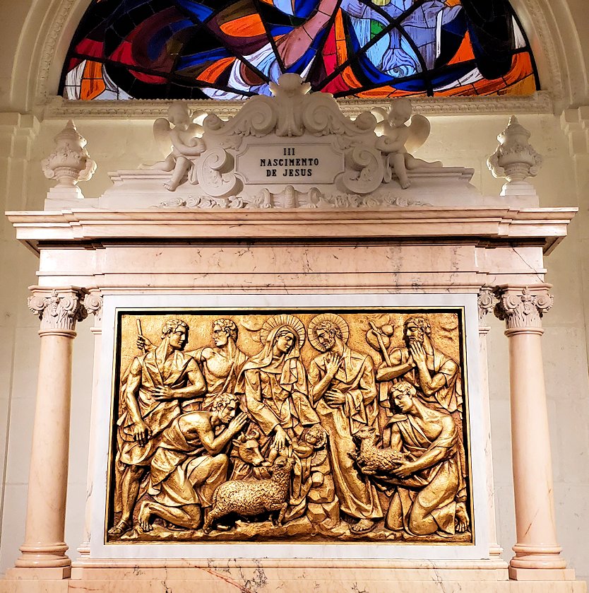 ポルトガルの聖地ファティマの大聖堂内に置かれていた、イエスキリストのレリーフ9枚目