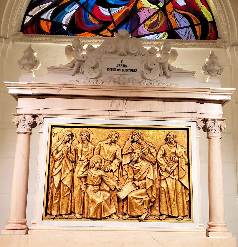 ポルトガルの聖地ファティマの大聖堂内に置かれていた、イエスキリストのレリーフ11枚目