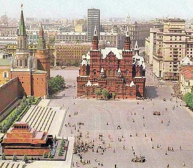 「ヴァスクレセンスキー門」(Воскресенские ворота)が取り壊されている時代の写真