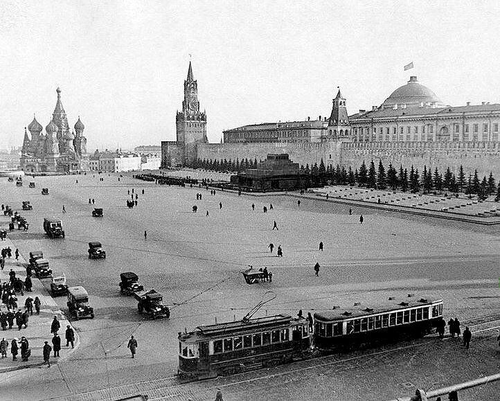 赤の広場で路面電車が走っていた時代の写真